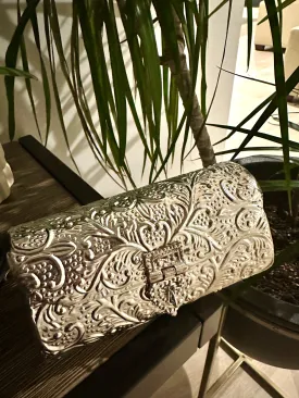 Mughtallic Clutch